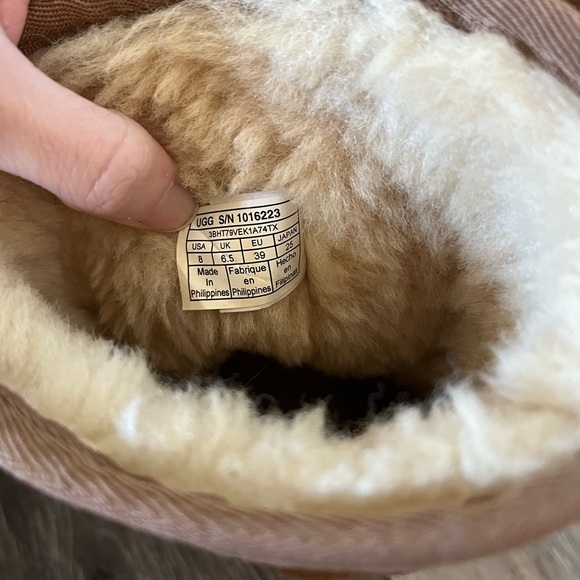 UGG Classic II Genuine Shearling Lined Short Boot - Picture 6 of 16